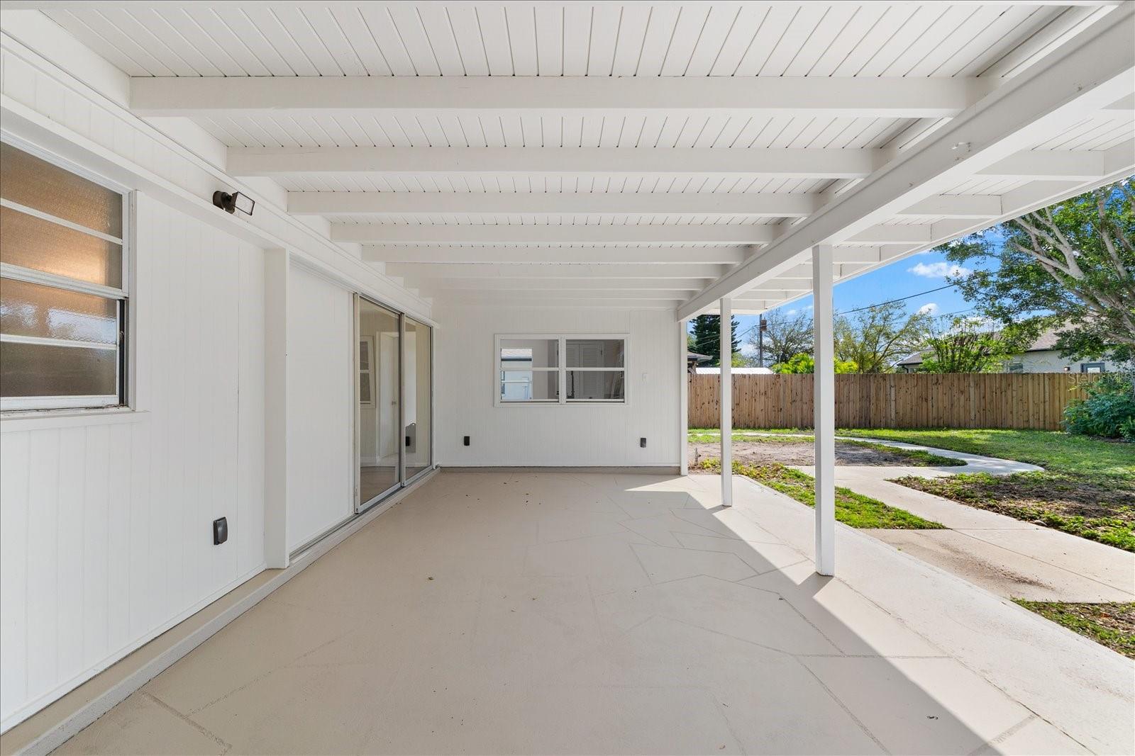 ROTONDA SHORES - Residential
