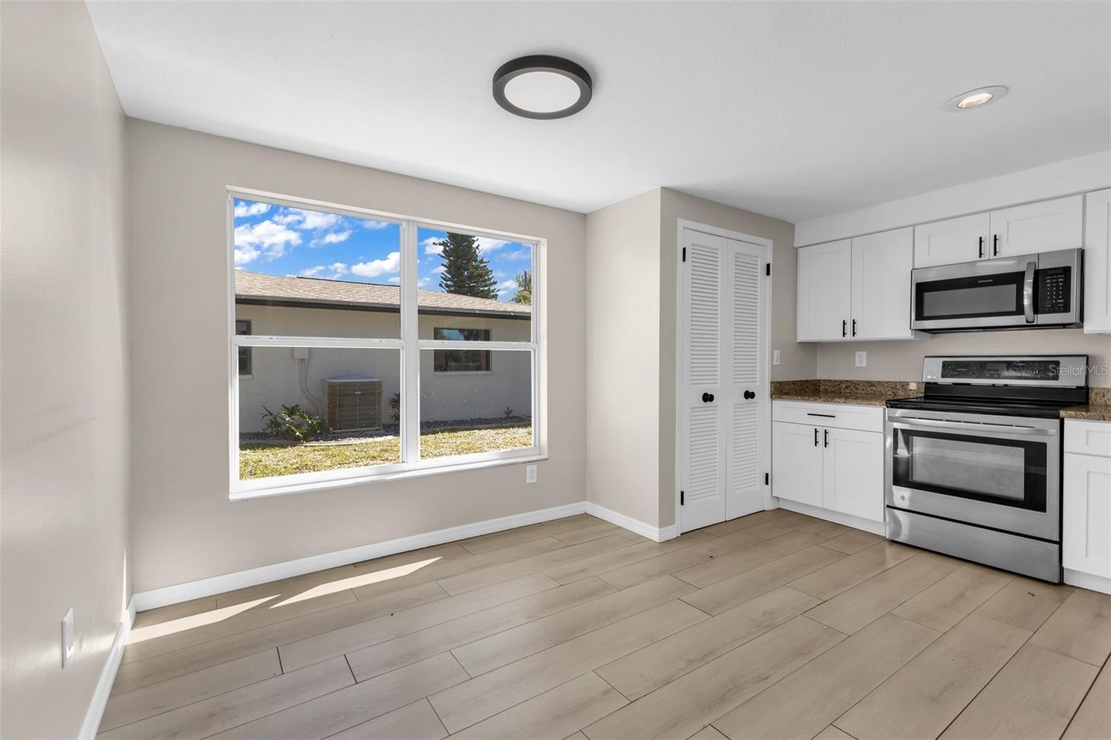 ROTONDA SHORES - Residential