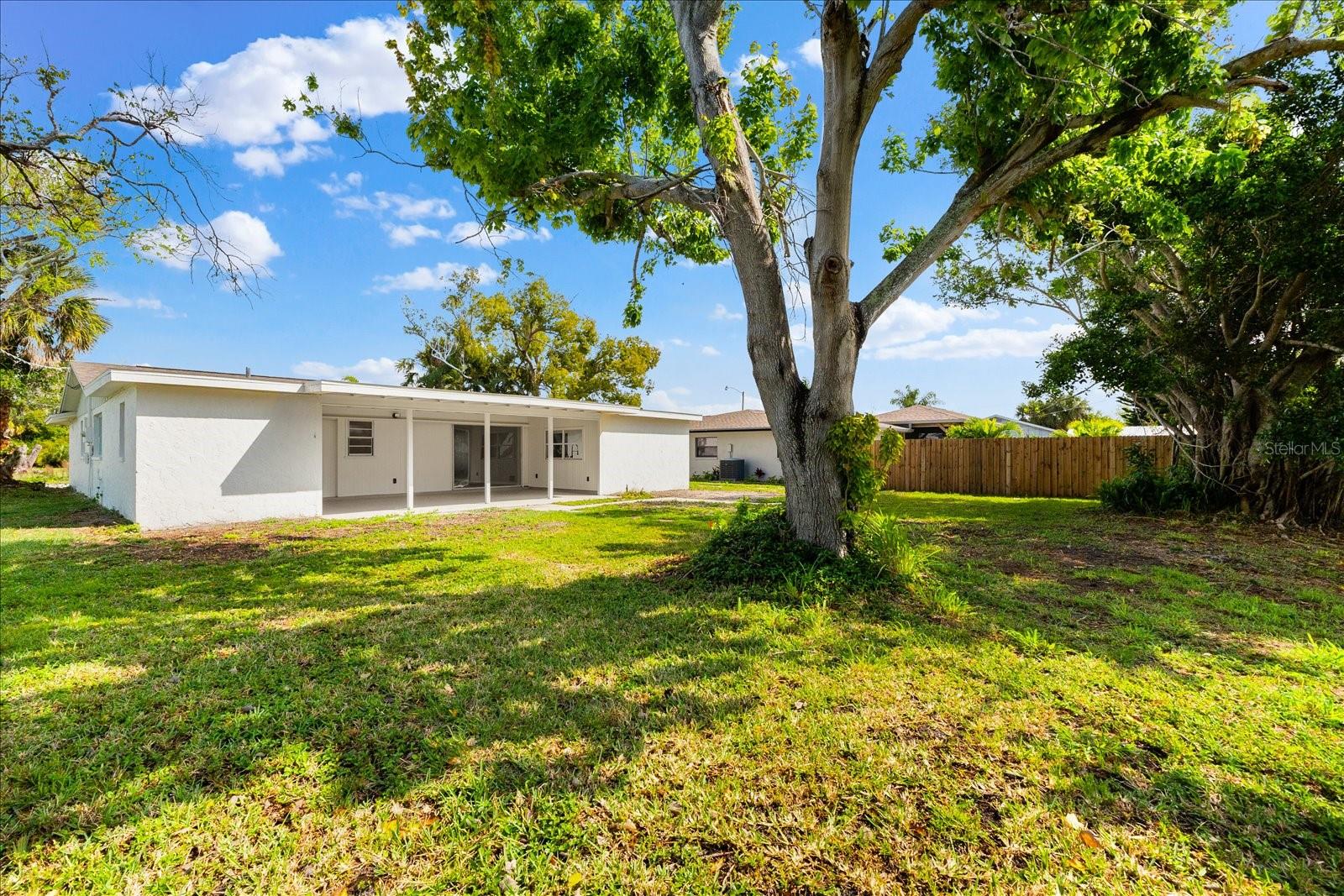 ROTONDA SHORES - Residential