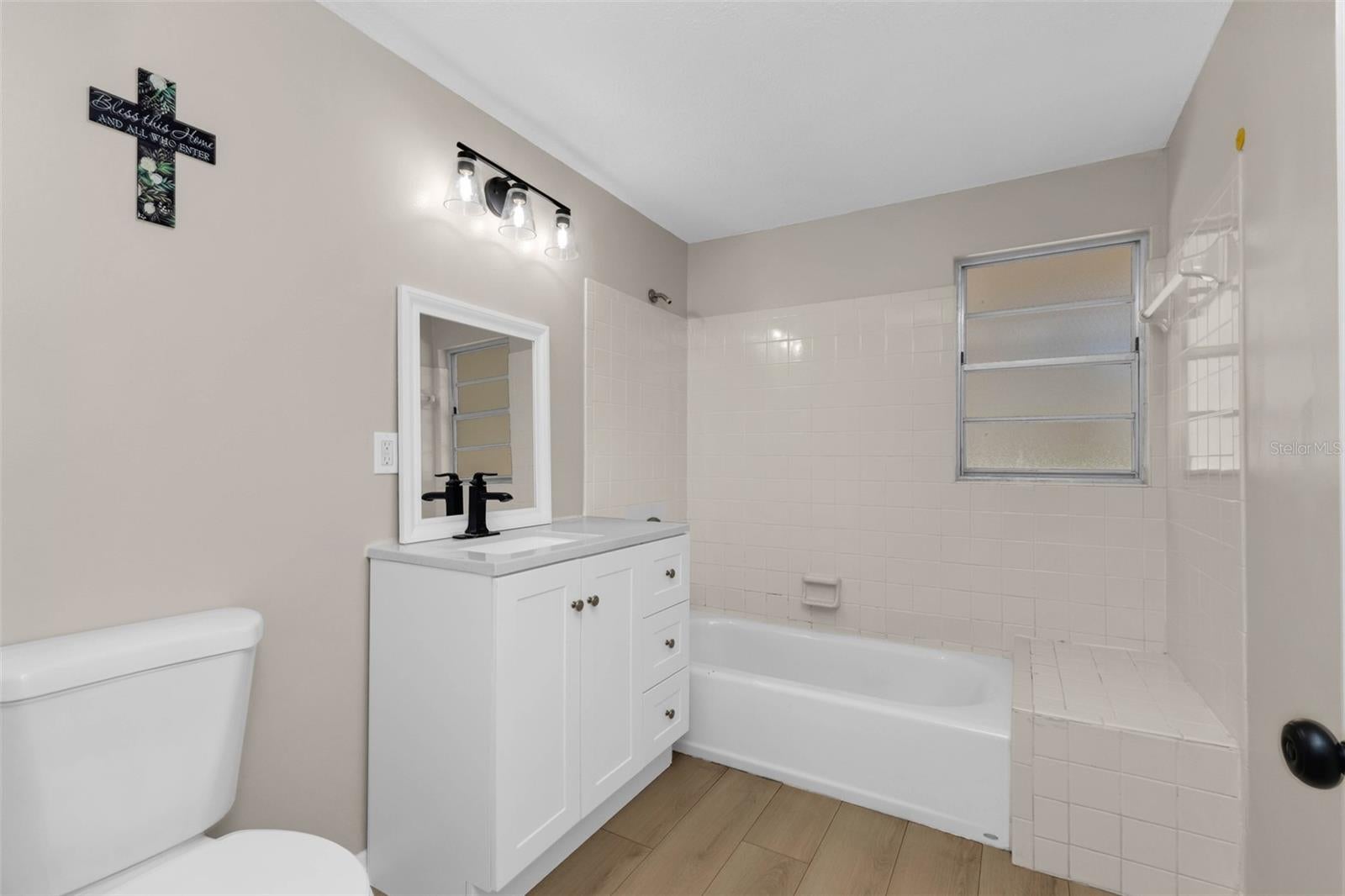 ROTONDA SHORES - Residential