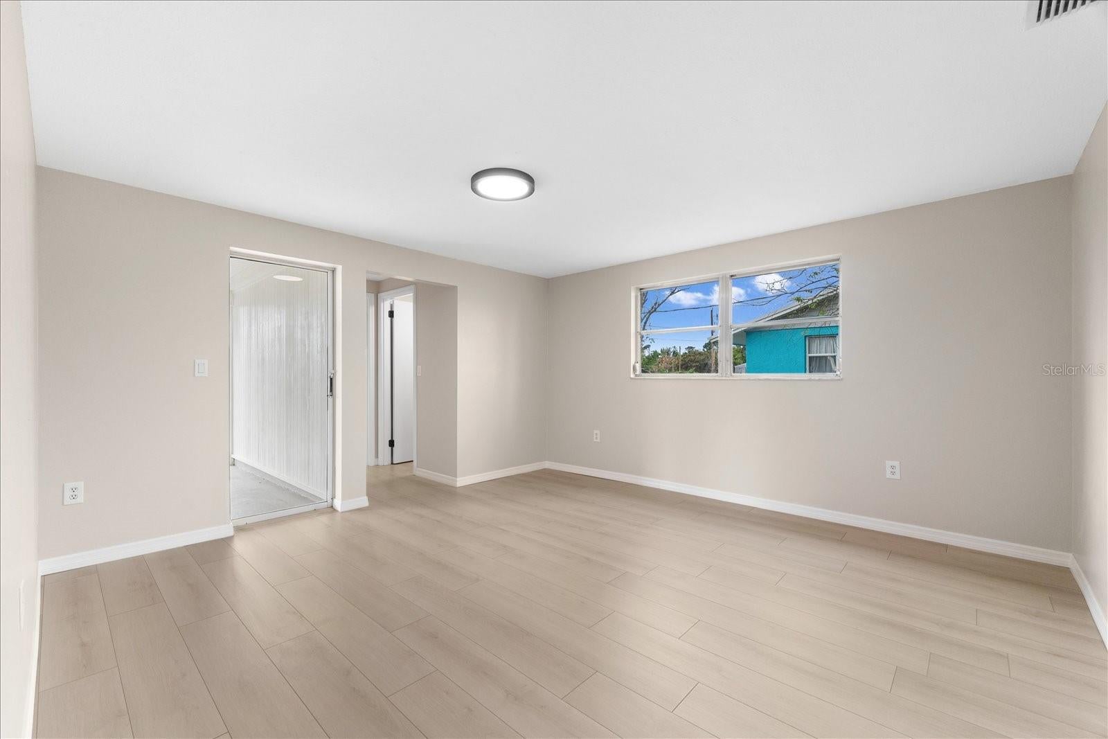 ROTONDA SHORES - Residential
