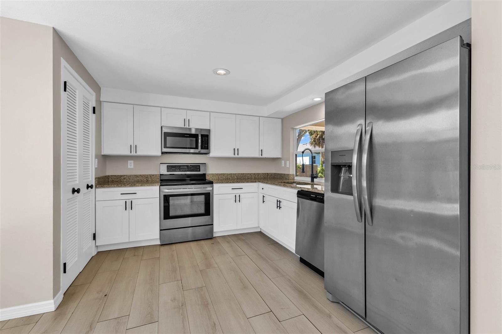ROTONDA SHORES - Residential
