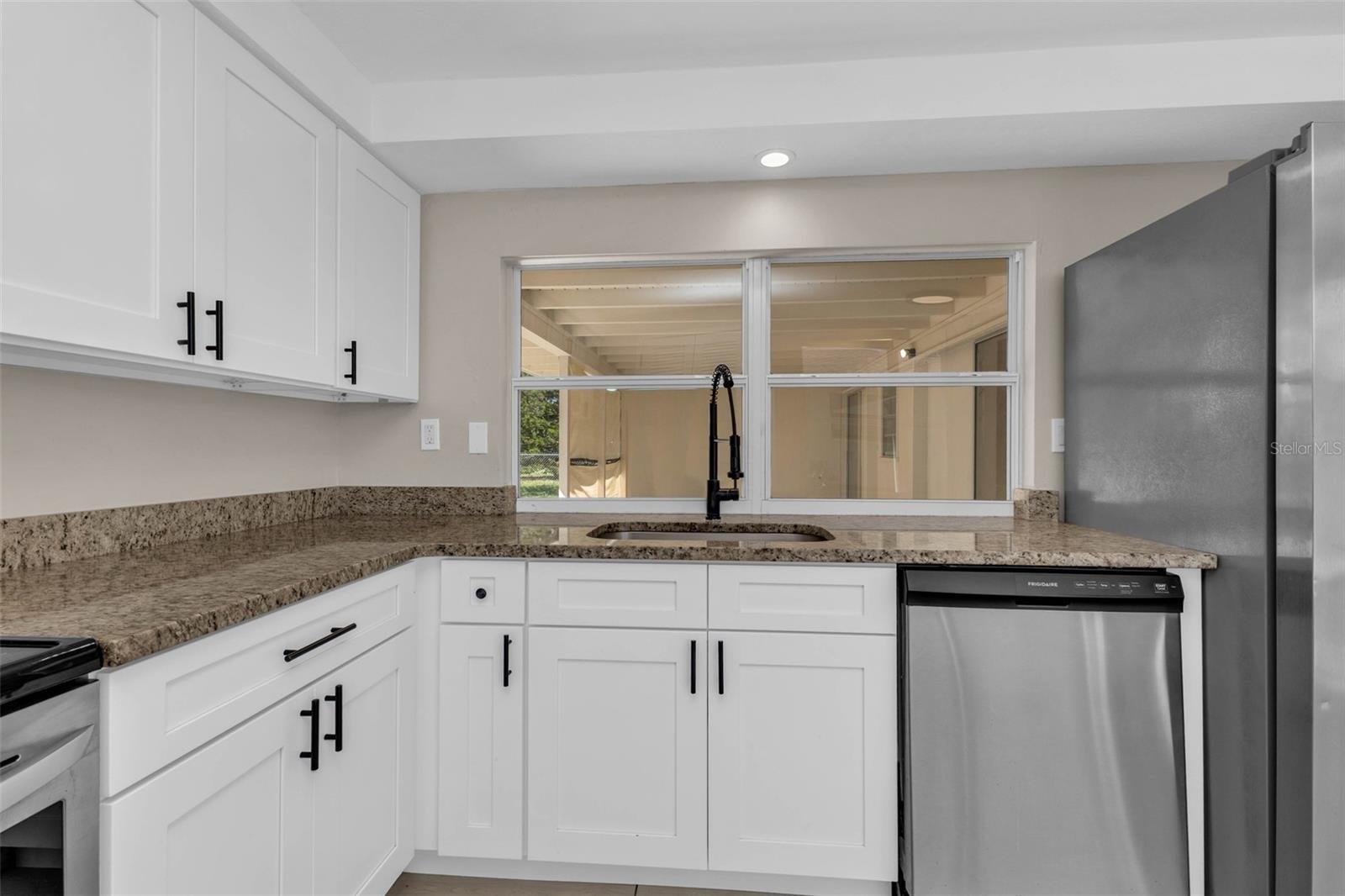 ROTONDA SHORES - Residential