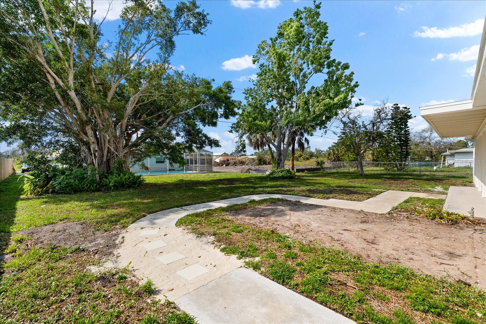 ROTONDA SHORES - Residential