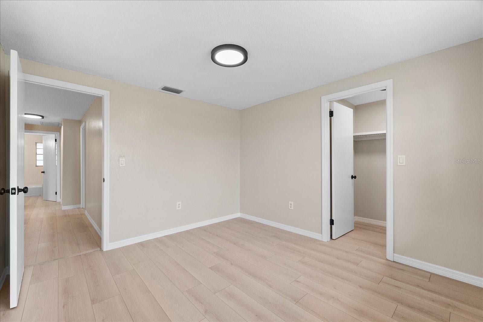ROTONDA SHORES - Residential