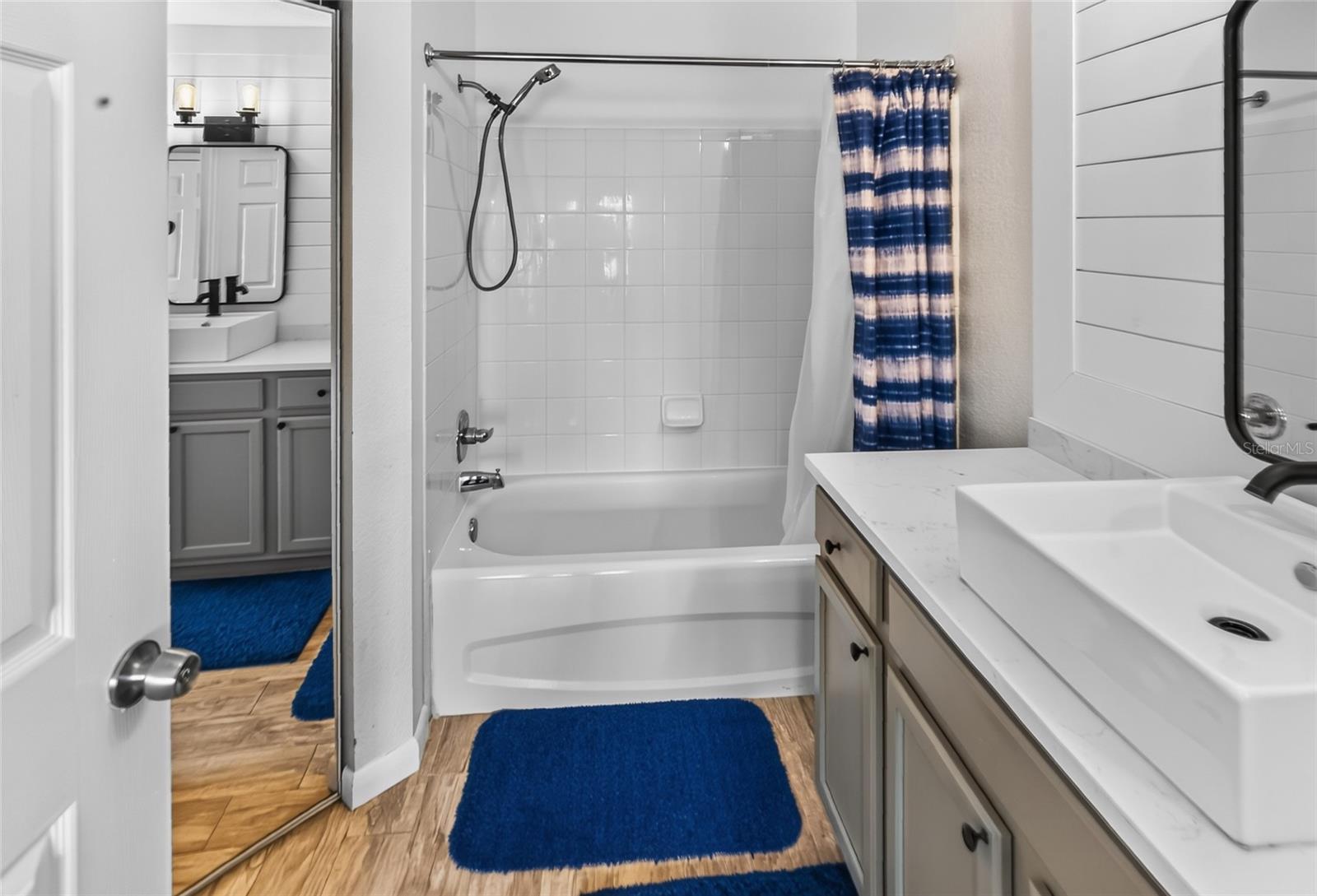 CENTRAL PK/LEE VISTA - Residential