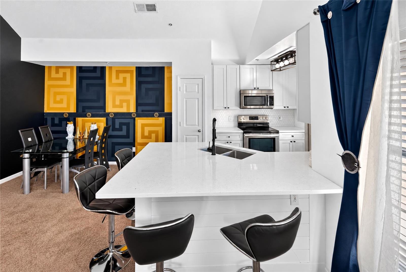 CENTRAL PK/LEE VISTA - Residential