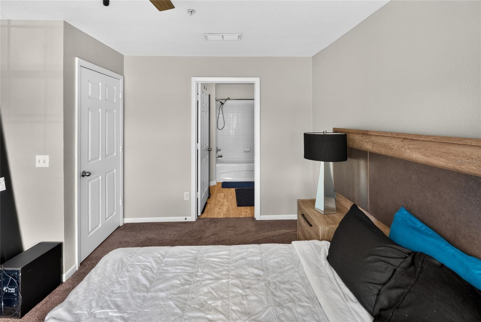 CENTRAL PK/LEE VISTA - Residential