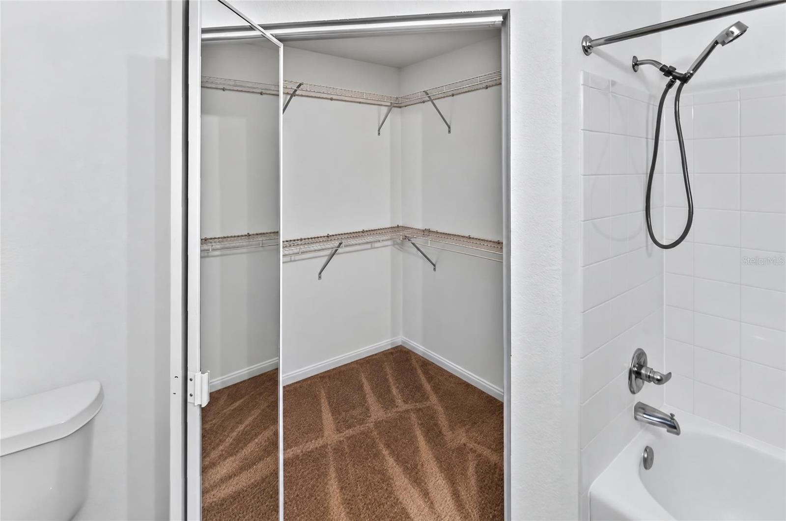 CENTRAL PK/LEE VISTA - Residential