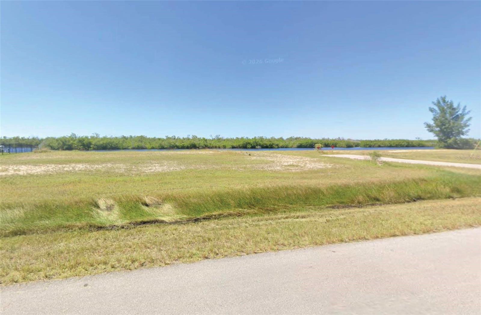 CAPE CORAL - Land