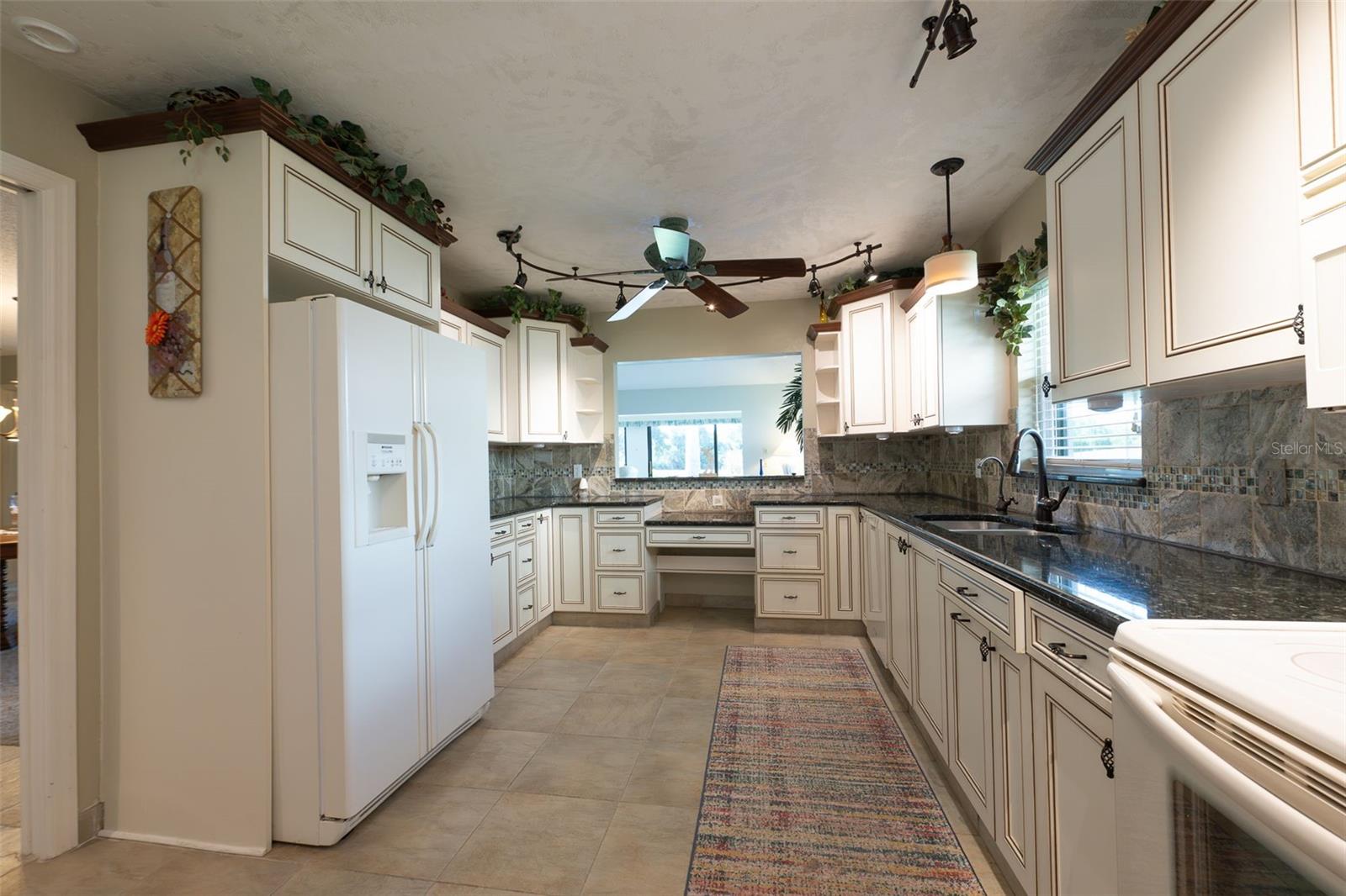KINGSWAY GOLF VILLAS FIRST ADD - Residential