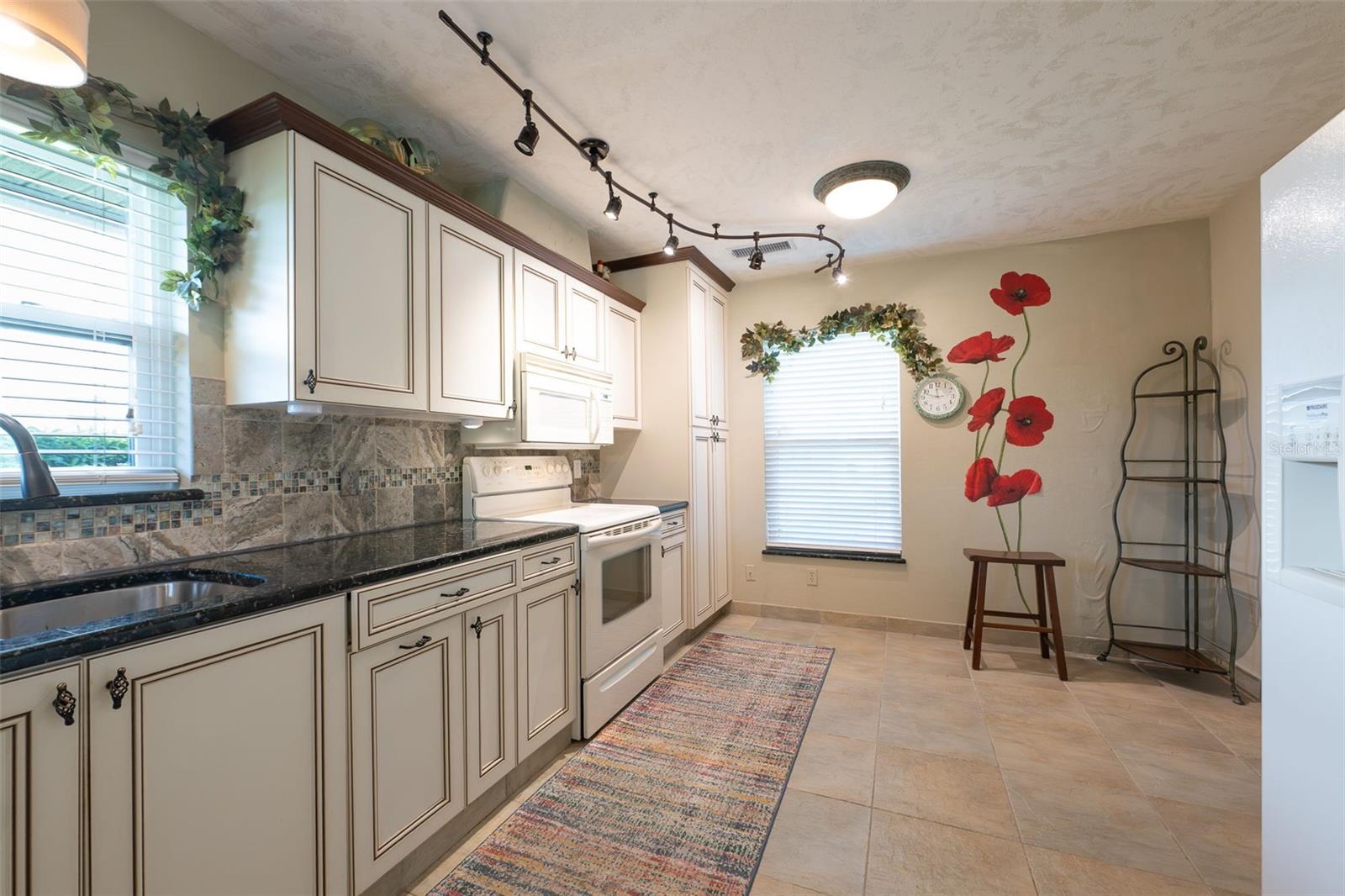 KINGSWAY GOLF VILLAS FIRST ADD - Residential