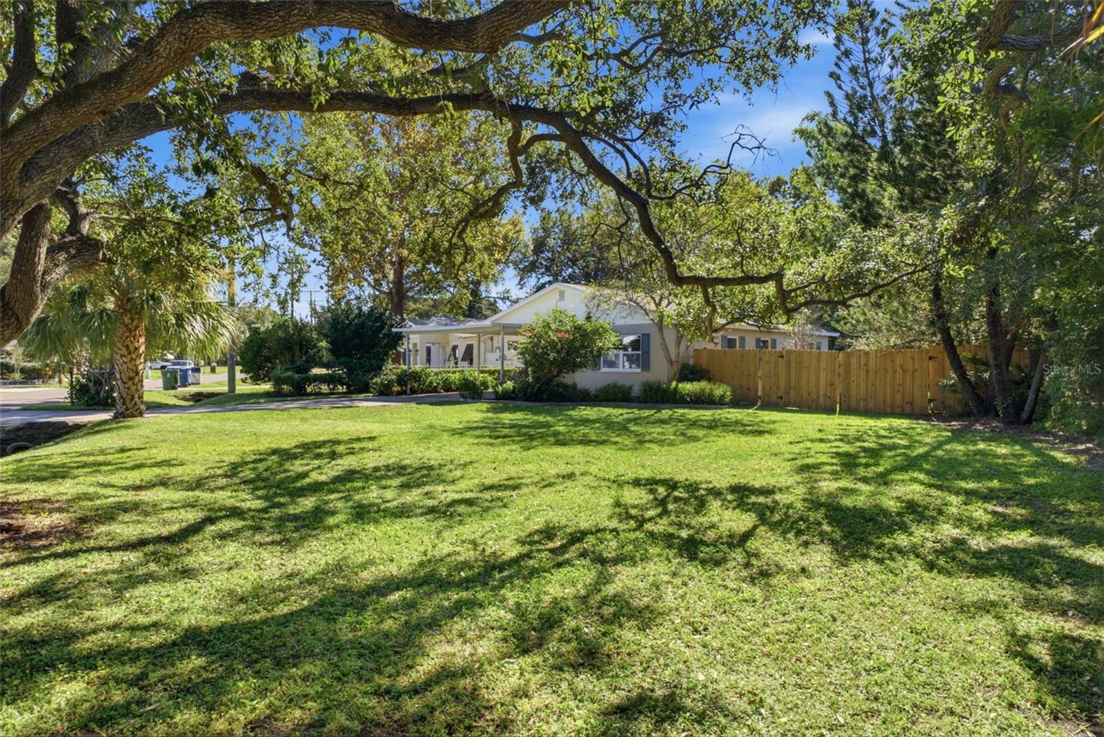 CRESCENT PARK - Residential