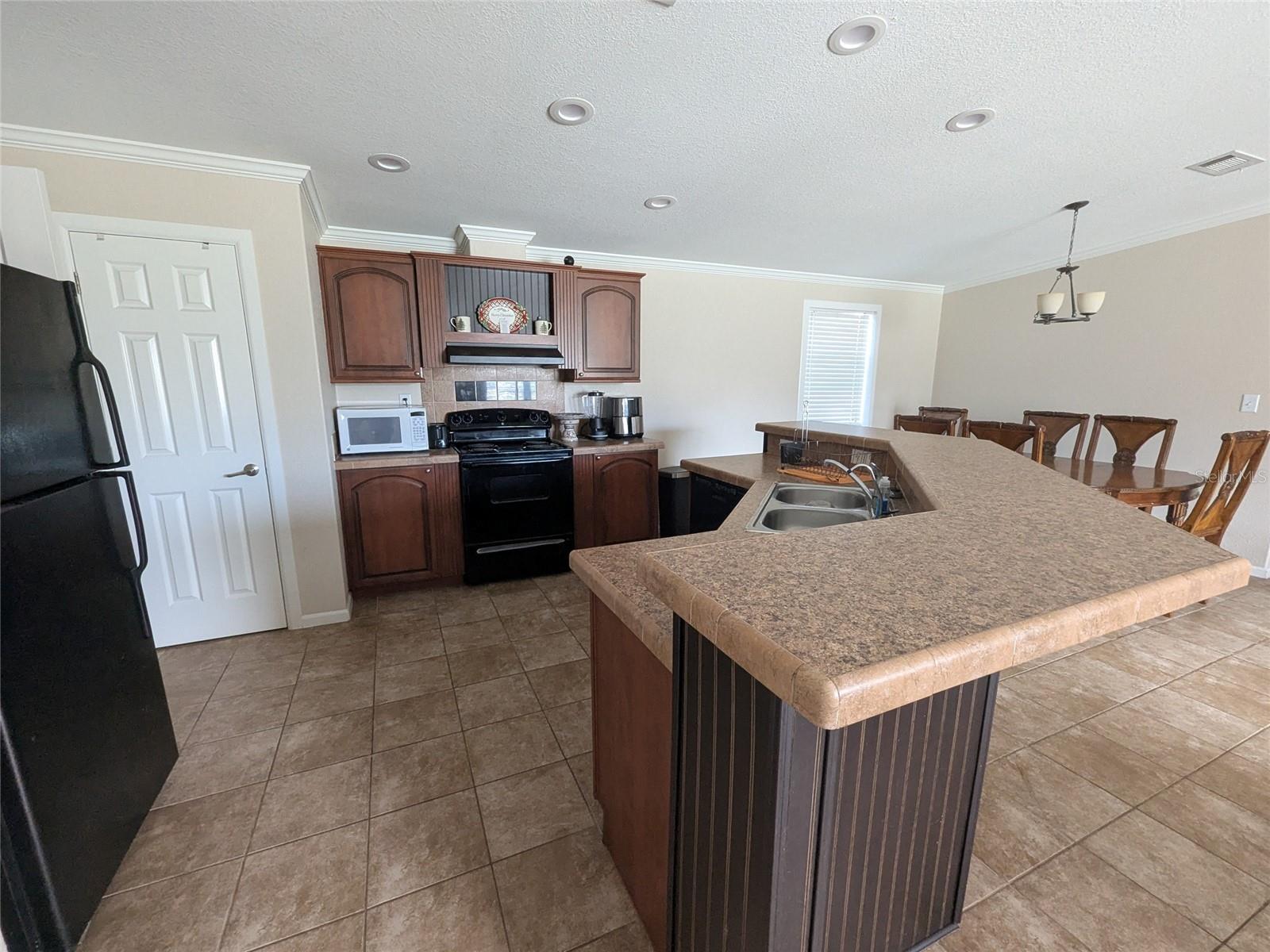 TOWN/BELLEVIEW - Residential