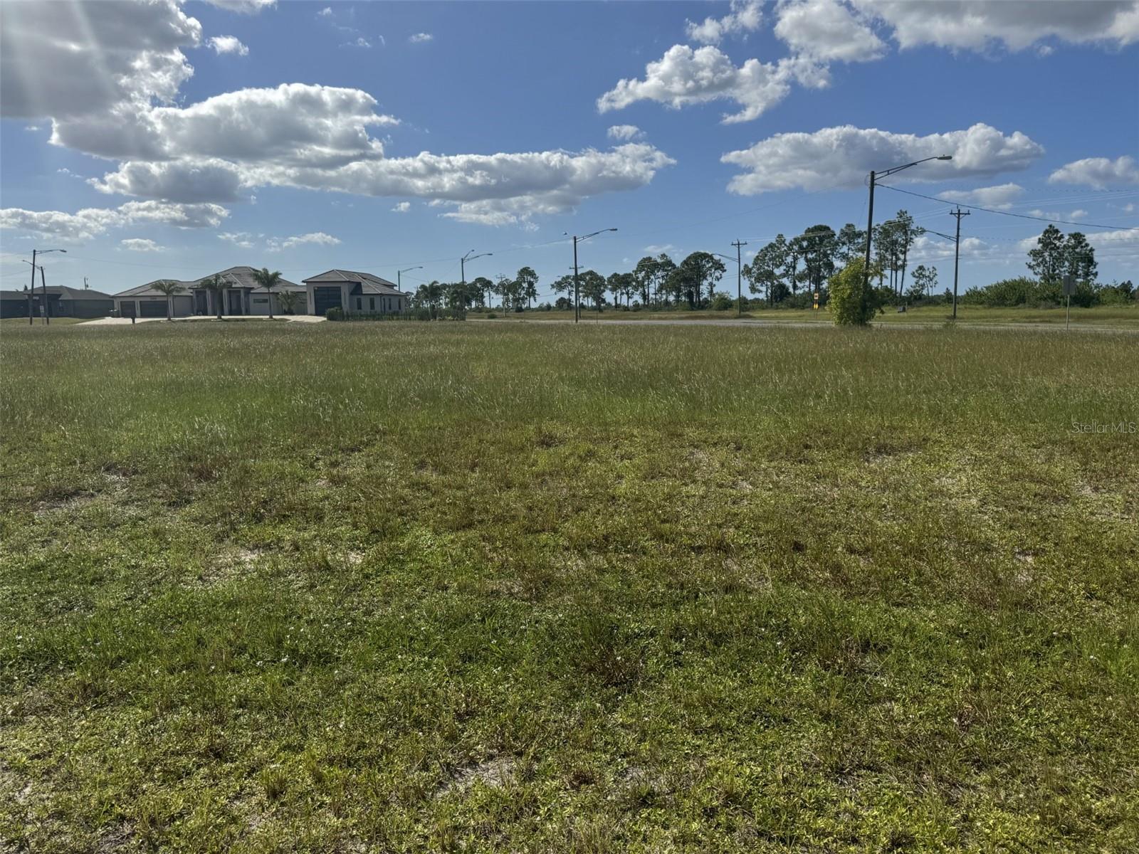 CAPE CORAL - Land