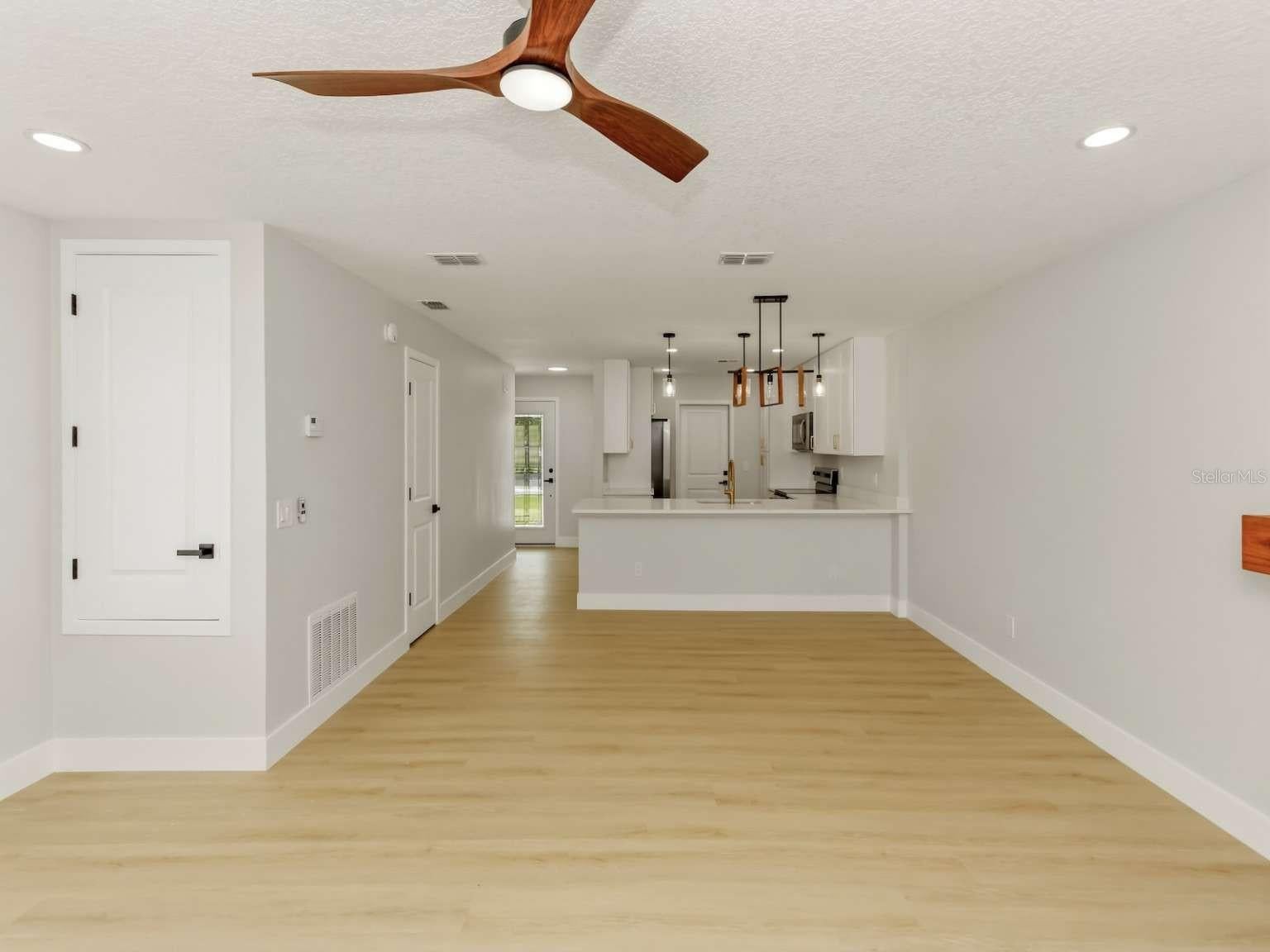 LAKE TENNESSEE VILLAGE REP - Residential