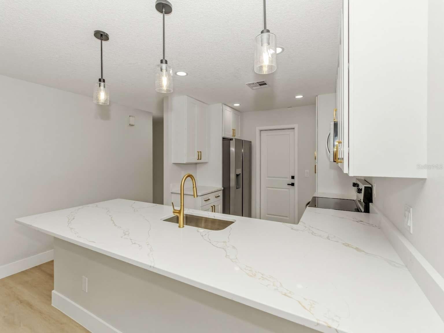 LAKE TENNESSEE VILLAGE REP - Residential